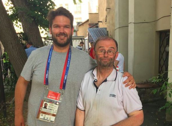 Étourdi, Douglas (à droite) n’a pas pu assister à Angleterre-Panama.