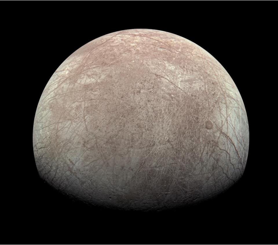 Die JunoCam hat dieses Foto von Europa bei ihrem nahen Vorbeiflug Anfang dieses Jahres aufgenommen. - Copyright: NASA / JPL-Caltech / SwRI/MSSS / Kevin M. Gill CC BY 3.0