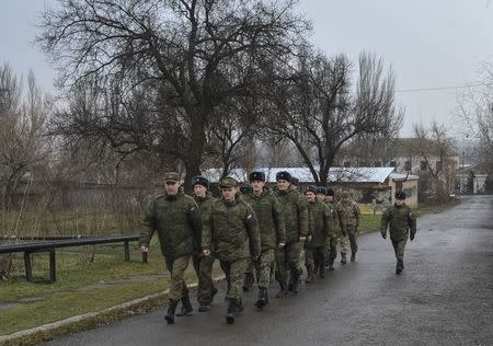 Russian military officers serving at the Joint Centre for Control and Coordination (JCCC) march in the town of Soledar, Ukraine December 17, 2017. REUTERS/Oleksandr Klymenko