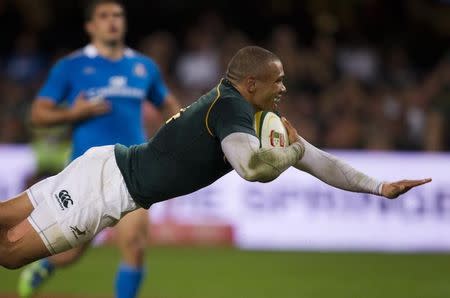 South Africa's Bryan Habana scores a try during their rugby test match against Italy in Durban, June 8, 2013. REUTERS/Rogan Ward