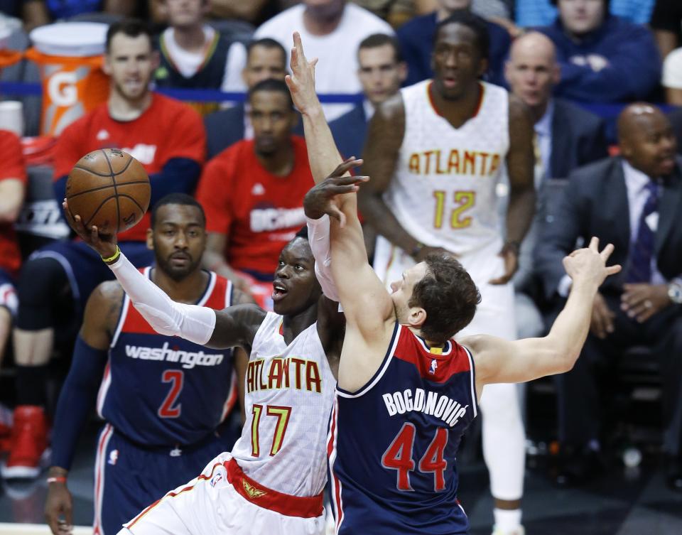 Dennis Schroder drives against the Wizards’ Bojan Bogdanovic. (AP)