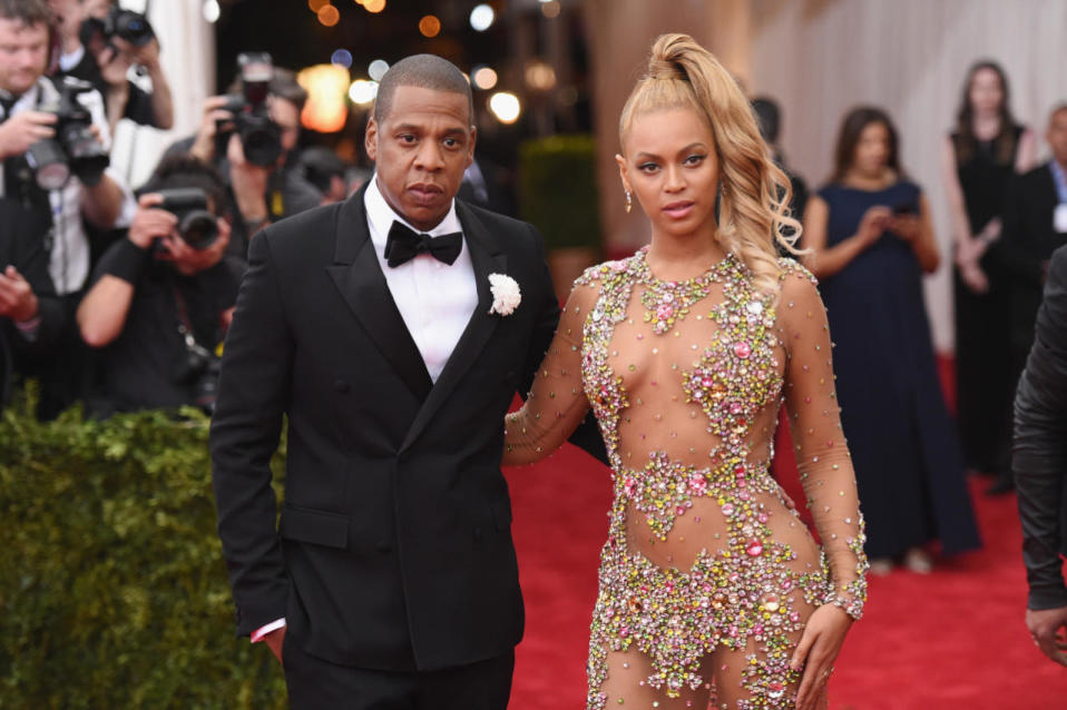 El 4 de abril del 2008, la famosa pareja formada por Jay Z y Beyoncé se casó en Nueva York en una ceremonia íntima y secreta que consiguieron ocultar a la prensa. Hoy la pareja no duda en compartir fotos en las redes sociales e incluso han subido algún video y foto de su boda secreta.