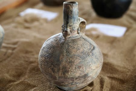 Another tomb seems to be made for a noble, because the body was buried on a bed of ceramic pieces, and carefully wrapped.