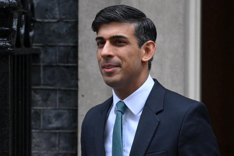 Le Premier ministre britannique Rishi Sunak quitte le 10 Downing Street, à Londres, le 8 mars 2023. - DANIEL LEAL / AFP