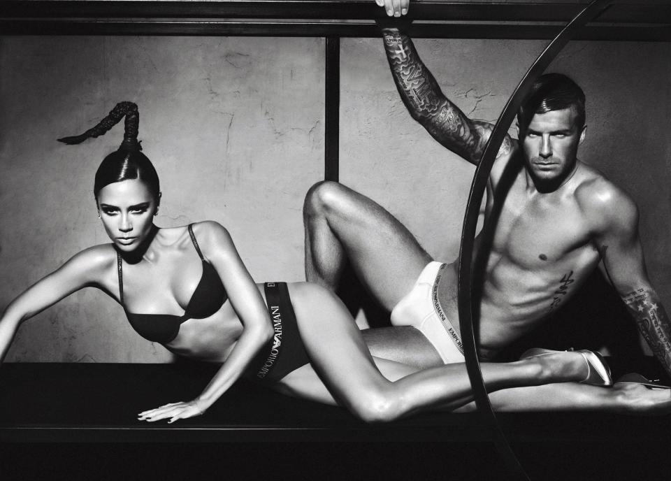 Dos años después ya eran iconos de la moda, acaparando portadas y campañas tan icónicas como la que protagonizaron para Emporio Armani Underwear. (Foto: Gamma-Rapho /Getty Images)