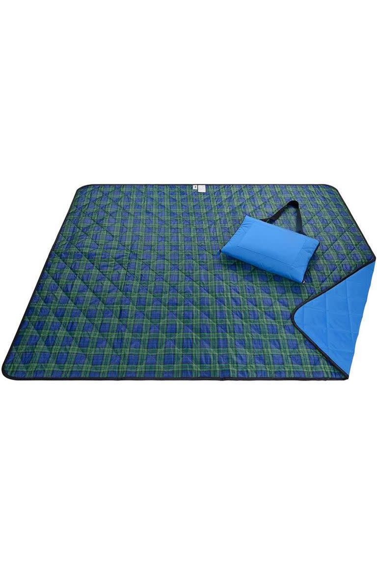 <p><strong>Roebury</strong></p><p>amazon.com</p><p><strong>$31.95</strong></p><p>This outdoor picnic blanket (big enough for 2!) can be used as a beach blanket as well, which means it'll be a mainstay of future warm-weather trips to come. It includes a compact tote which will make transporting it a breeze, too.</p>