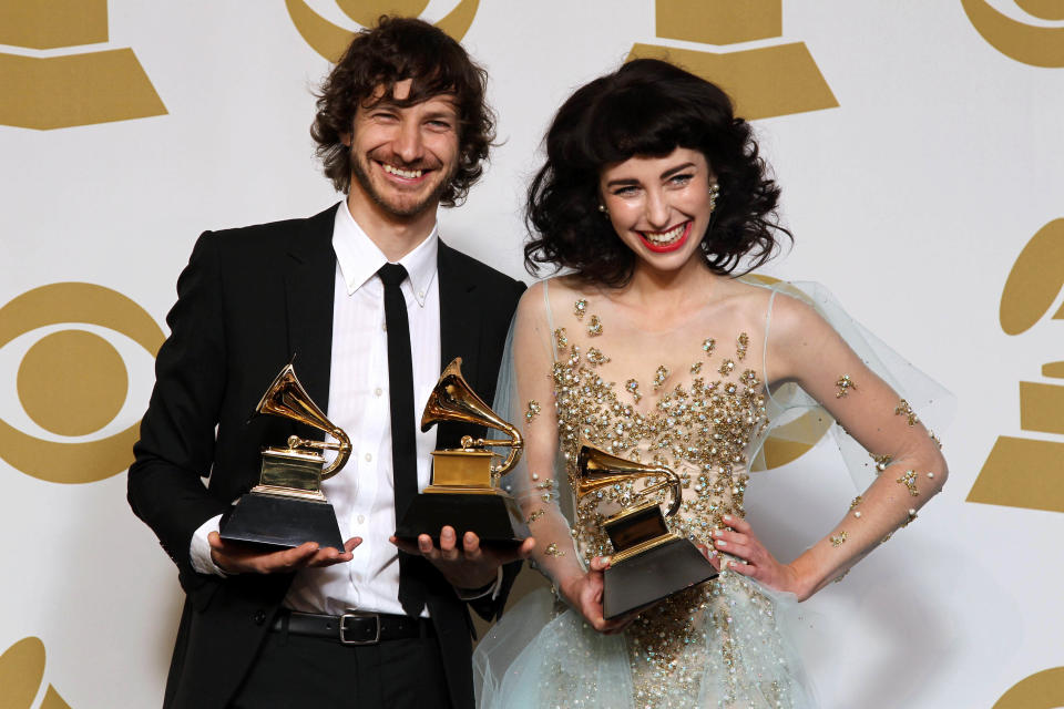 Gotye, left, and Kimbra pose backstage with the award for best pop duo/group performance for "Somebody That I Used to Know" at the 55th annual Grammy Awards on Sunday, Feb. 10, 2013, in Los Angeles. (Photo by Matt Sayles/Invision/AP)