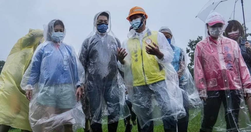 國民黨台北市長參選人蔣萬安今天表示，台北市未來將從工程面、制度面雙管齊下，要讓市民過得心安、人平安。（圖／蔣萬安競辦提供）