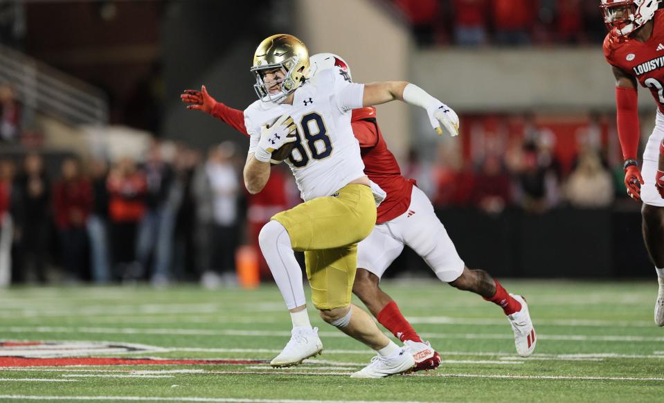 LOUISVILLE, KENTUCKY - OCTOBER 07: Mitchell Evans #88 of Notre Dame Fighting Irish against the Louisville Cardinals at L&N Stadium on October 07, 2023 in Louisville, Kentucky. (Photo by Andy Lyons/Getty Images)