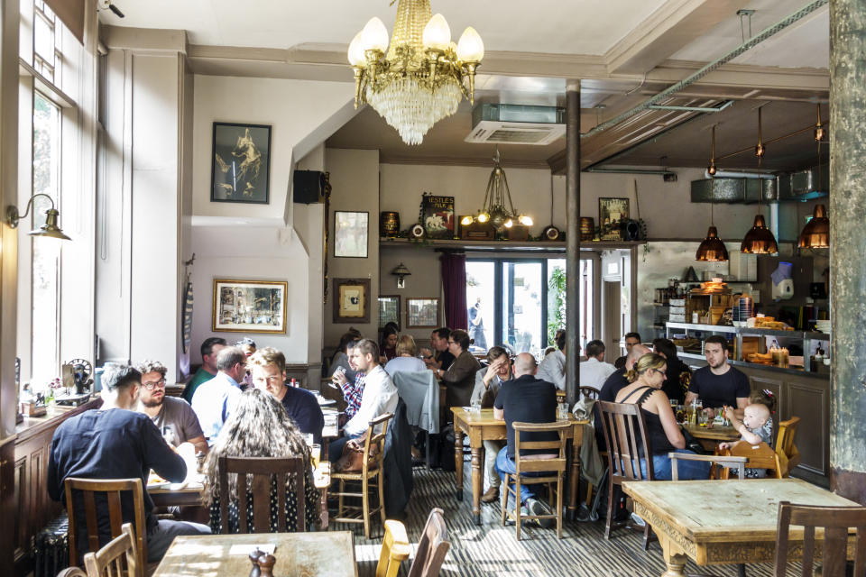 London, Lambeth Vauxhall, The Black Dog Pub interior. (Photo by: Jeffrey Greenberg/Education Images/Universal Images Group via Getty Images)