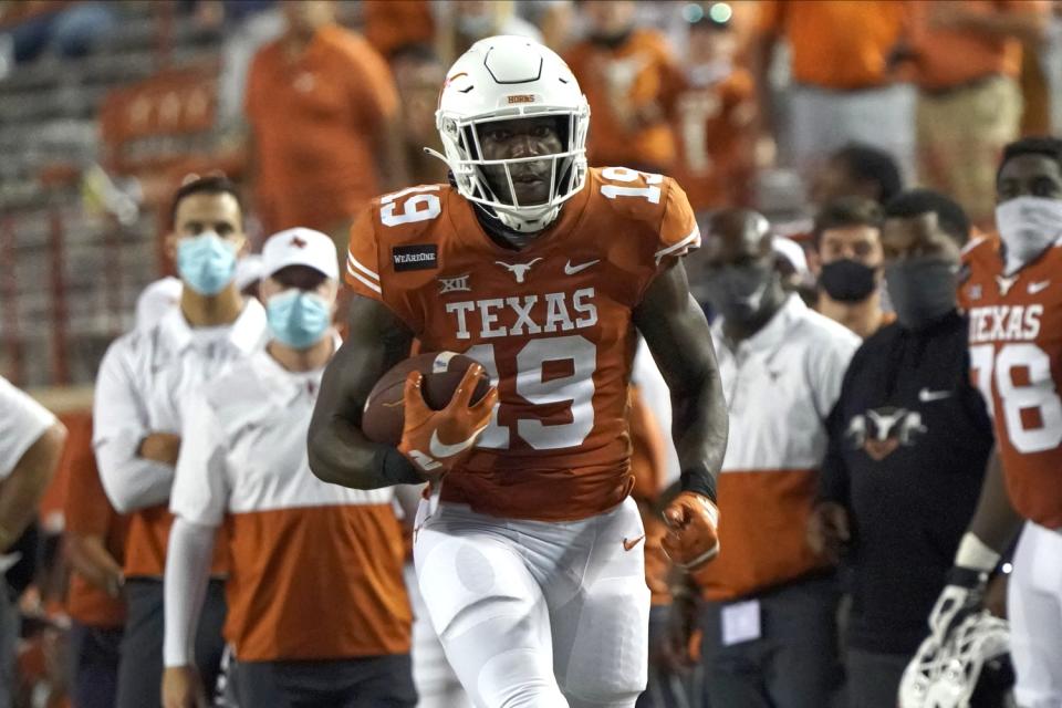 Texas' Malcolm Epps (19) runs after a catch against UTEP