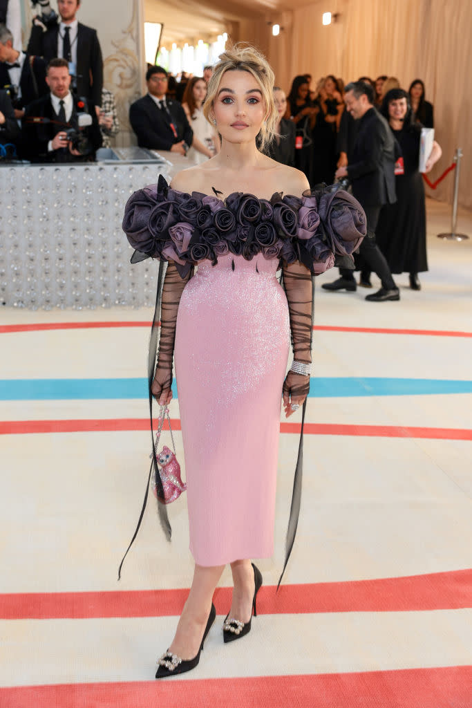 Chloe Fineman walks the red carpet at the 2023 Met Gala on May 1 at Metropolitan Museum of Art in New York City. (Photo: Dimitrios Kambouris/Getty Images for The Met Museum/Vogue )