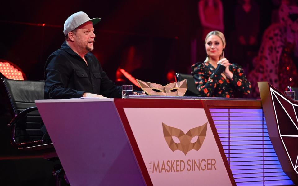 Fanta-Vier-Rapper und "The Voice Kids"-Juror Smudo (links) verstärkte als Gastrater die Stammbesetzung mit Ruth Moscher und Rea Garvey. (Bild: ProSieben/Willi Weber)