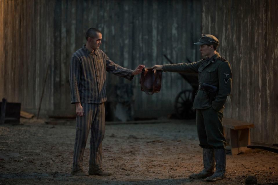 THE TATTOOIST OF AUSCHWITZ — Episode 105 — Pictured: (l-r) Jonah Hauer-King as Lali Sokolov & Jonas Nay as Nazi Officer Stefan Baretzki in Auschwitz.– (Photo by: Martin Mlaka/Sky UK)