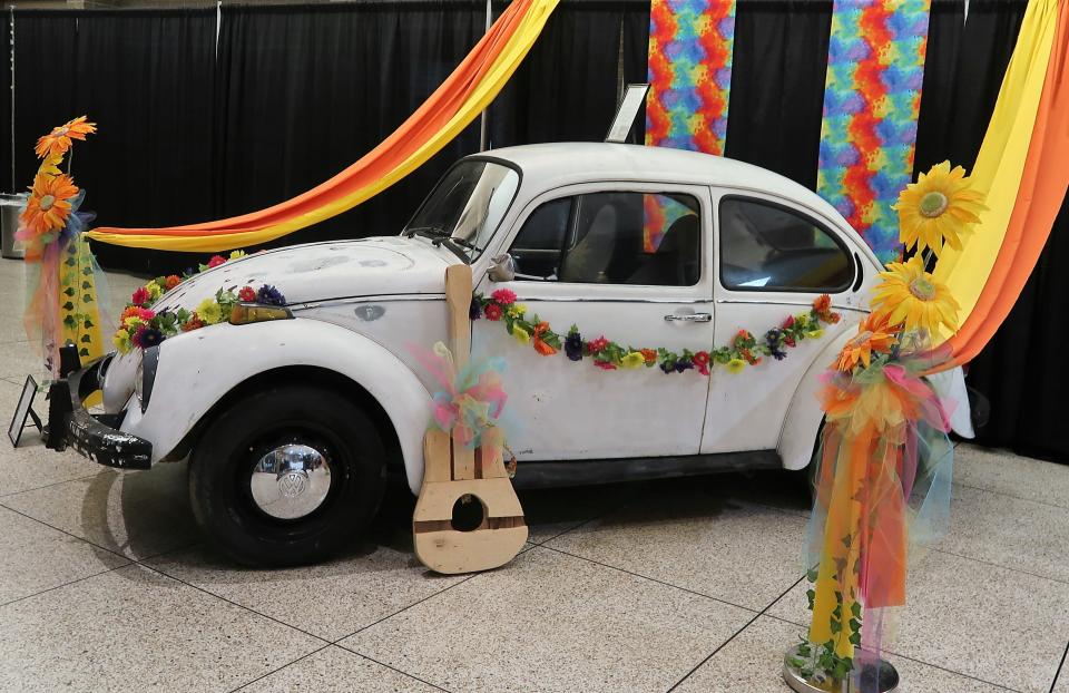 The Carl Perkins Civic Center was decorated to pay homage to the 1970s in honor of Fleetwood Mac, whom World Turning Band is a tribute to.