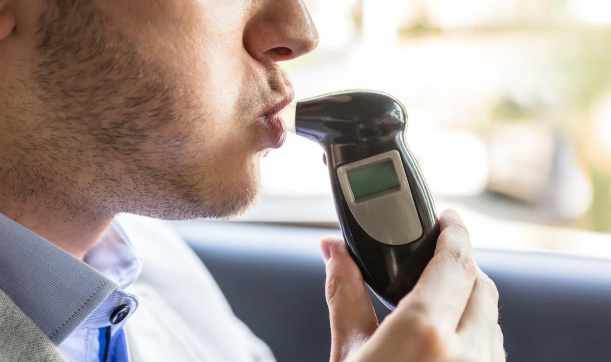 <a href="https://www.shutterstock.com/es/image-photo/breathalyzer-alcohol-test-breath-check-car-2222753889" rel="nofollow noopener" target="_blank" data-ylk="slk:Andrey_Popov/Shutterstock;elm:context_link;itc:0;sec:content-canvas" class="link ">Andrey_Popov/Shutterstock</a>