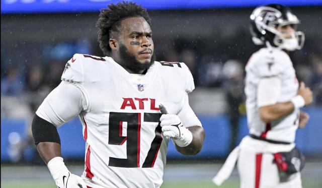 Falcons DT Grady Jarrett's 'Momma Jarrett' Speaks on Bond with Son  Behind  every great NFL player is his… mother! Elisha 'Momma Jarrett' has been with  her son from the start. Miss