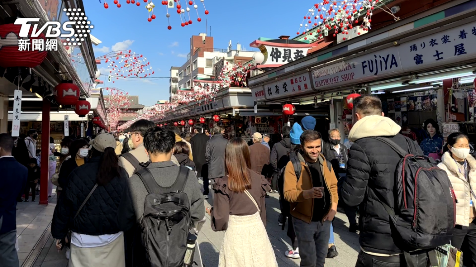 新冠疫情重創仲見世商圈。（圖／葉韋辰攝）