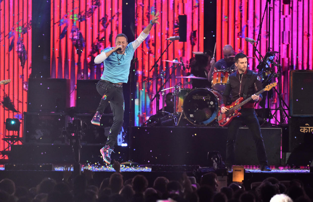 Chris Martin of Coldplay with the Chainsmokers on stage at the BRIT Awards 2017, held at The O2 Arena, in London.

Picture date Tuesday February 22, 2017. Picture credit should read Matt Crossick/ EMPICS Entertainment. Editorial Use Only - No Merchandise.