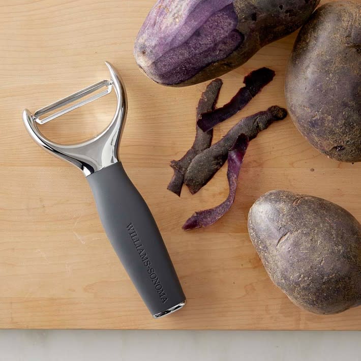 <p><a href="https://go.redirectingat.com?id=74968X1596630&url=https%3A%2F%2Fwww.williams-sonoma.com%2Fproducts%2Fwilliams-sonoma-prep-tools-straight-peeler&sref=https%3A%2F%2Fwww.thepioneerwoman.com%2Ffood-cooking%2Fg38146473%2Fbest-potato-peelers%2F" rel="nofollow noopener" target="_blank" data-ylk="slk:Shop Now;elm:context_link;itc:0;sec:content-canvas" class="link rapid-noclick-resp">Shop Now</a></p><p>Williams Sonoma Prep Tools Straight Peeler</p><p>$19.95</p><p>williams-sonoma.com</p><span class="copyright">Williams-Sonoma</span>