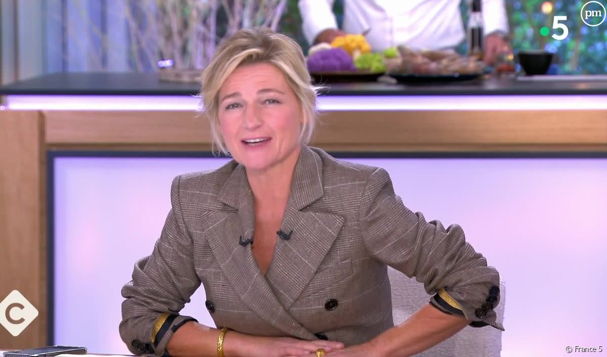 "Moi je me sens bien ici !" : Elise Lucet se prend pour Anne-Élisabeth Lemoine dans "C à Vous" sur France 5 - France 5