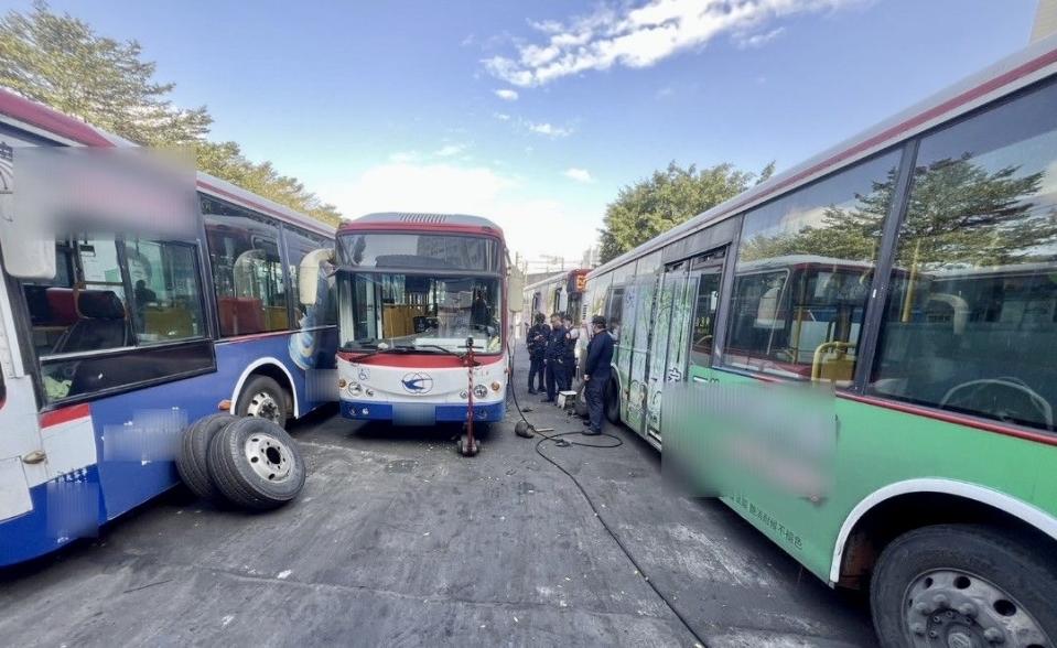 汐止一處公車總站發生氣爆意外2人受傷送醫。（圖／翻攝畫面）