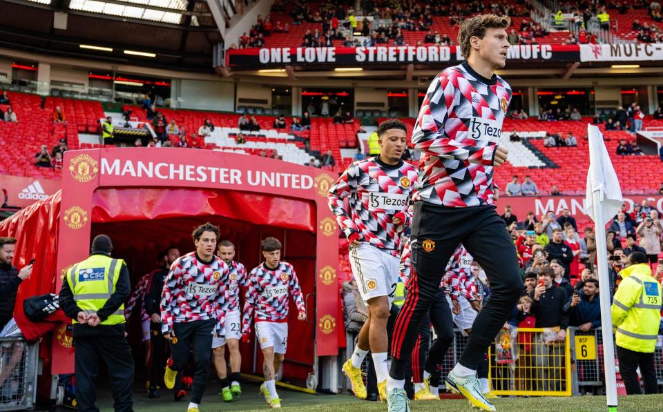 Man Utd players warm up - Getty Images