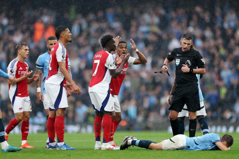 Leandro Trossard, left, protests with his Arsenal teammates (Getty Images)