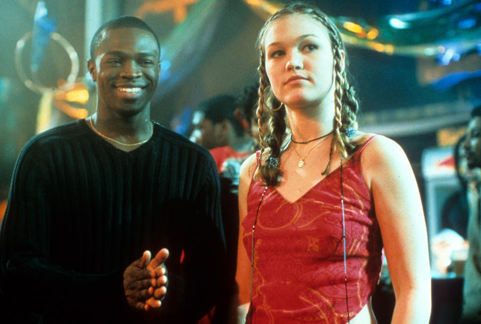 Sean Patrick Thomas and Julia Stiles at a dance in a scene from the film 'Save The Last Dance', 2001. (Photo by Paramount/Getty Images)