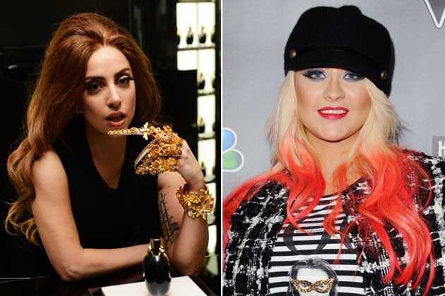 <b>31. Oktober: Lady Gaga verteidigt ihr neues Moppel-Ich</b><br><br>Alle Welt redete über die Größe ihrer Hintern, aber niemand über das Volumen ihrer Stimmen: Ein paar Kilo mehr auf den Hüften machten Christina Aguilera (früher Größe 34, heute „XL-Tina“, r.) und Lady Gaga (laut eigener Aussage plus 30 Pfund) zur Zielscheibe für Hohn und Spott. Doch anstatt sich in Wallekleidern zu verstecken, … (Bilder: Getty Images)