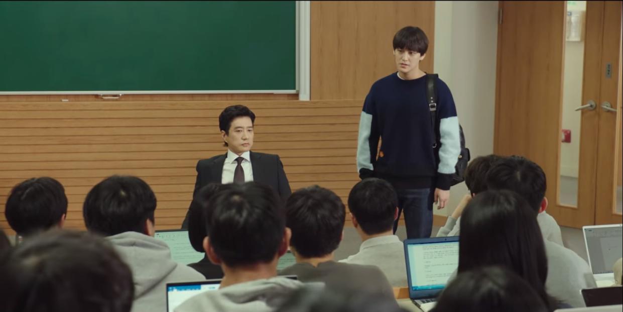 Kim Myung Min (left) is Yang Jong Hoon, a brilliant and ruthless Law school professor who is accused of murder in Law School.