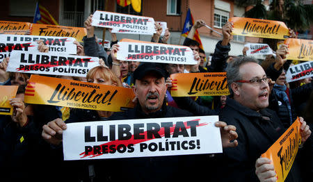 Protesters take part in a demonstration called by pro-independence asociations asking for the release of jailed Catalan activists and leaders, in Barcelona, Spain, November 11, 2017. REUTERS/Javier Barbancho