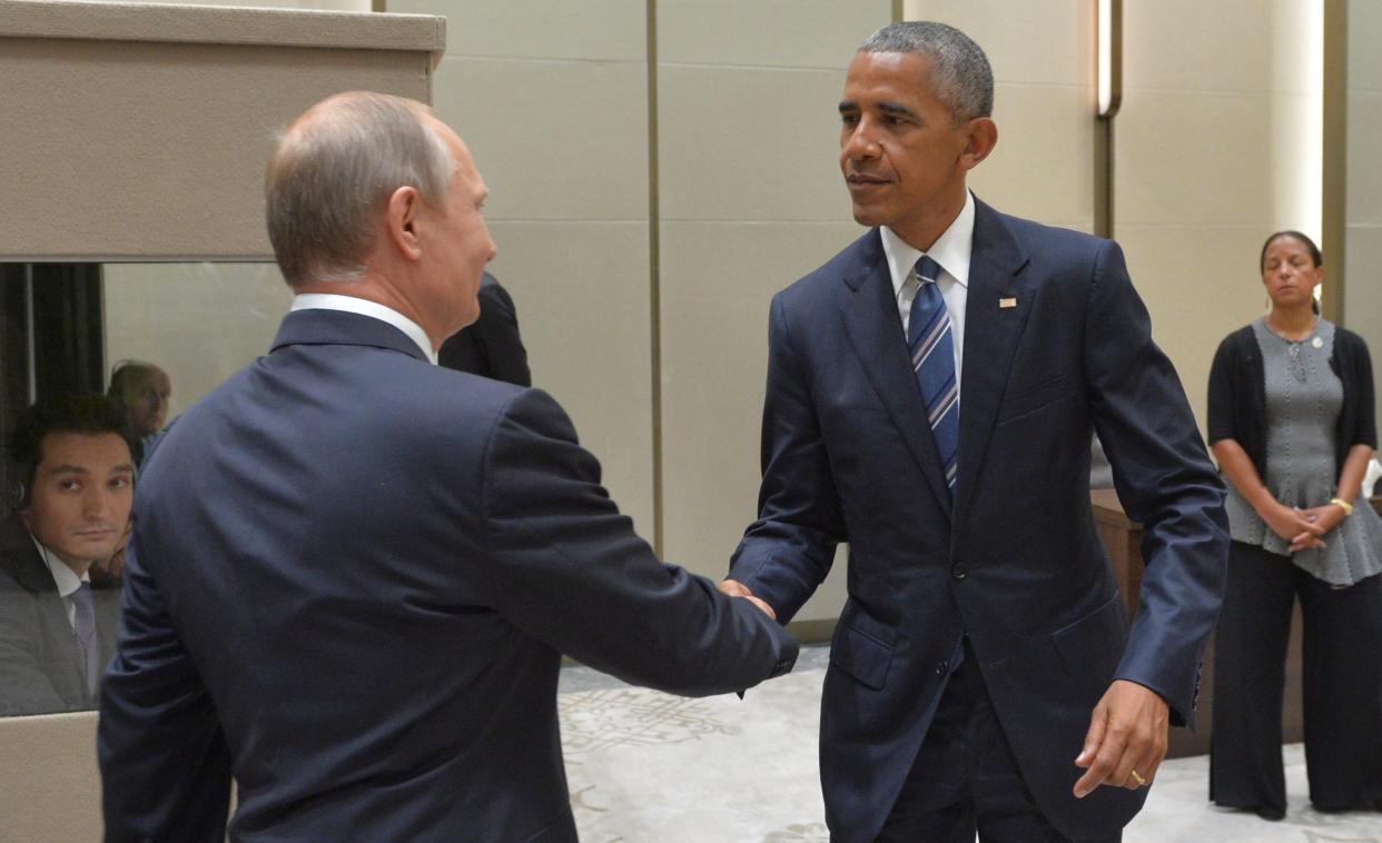 Russian President Vladimir Putin meets with President Barack Obama on the sidelines of the G20 Summit in Hangzhou, China, in 2016. (Photo: Sputnik Photo Agency / Reuters)