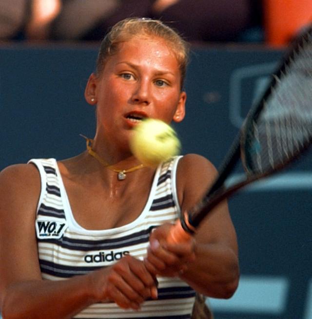 Anna Kournikova in images through her tennis career