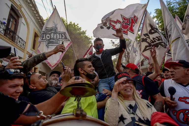 La pasión de los hinchas de Chevrolet, que acompañaron a Guillermo Ortelli en la conferencia de prensa donde el piloto anunció el retiro del automovilismo