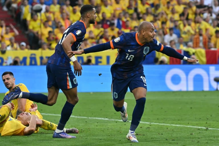 Netherlands forward Donyell Malen celebrates scoring against Romania (Miguel MEDINA)