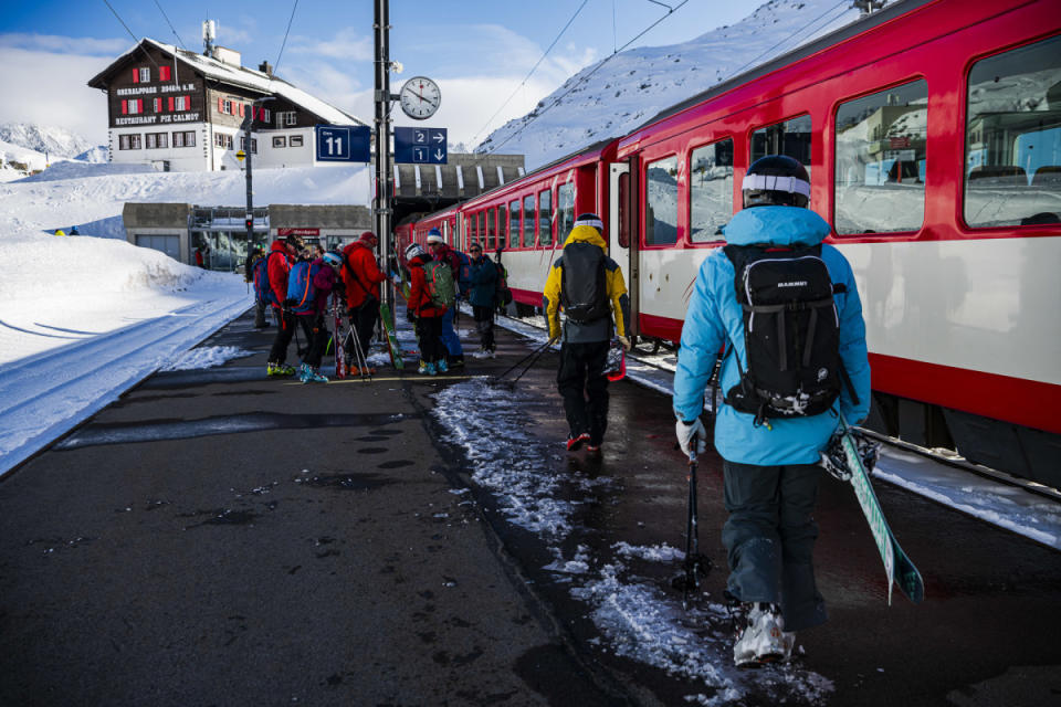 Skiers taking the train from Oberalppass between Disentis and Andermatt in the Swiss Alps.<p>Photo: Mattias Fredriksson</p>