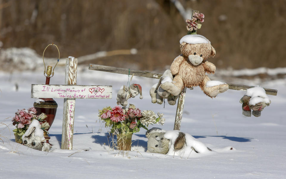 In this Jan. 21, 2019 photo, a makeshift memorial honoring murder victim Teaira Batey appears near where her body was found in Gary, Ind. Five abandoned homes where former Marine Darren Vann strangled and hid the bodies of seven women will be demolished and replaced by memorials to the victims. Vann was arrested in 2014 and pleaded guilty last year to killing Batey, 28; Afrikka Hardy, 19; Anith Jones, 35; Tracy Martin, 41; Kristine Williams, 36; Sonya Billingsley, 53; and Tanya Gatlin, 27. (John J. Watkins/The Times via AP)