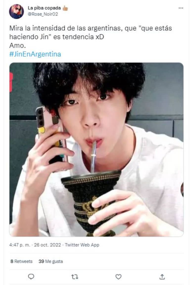 Las fanáticas de Jin hicieron también memes imaginando a su ídolo con productos típicamente argentinos