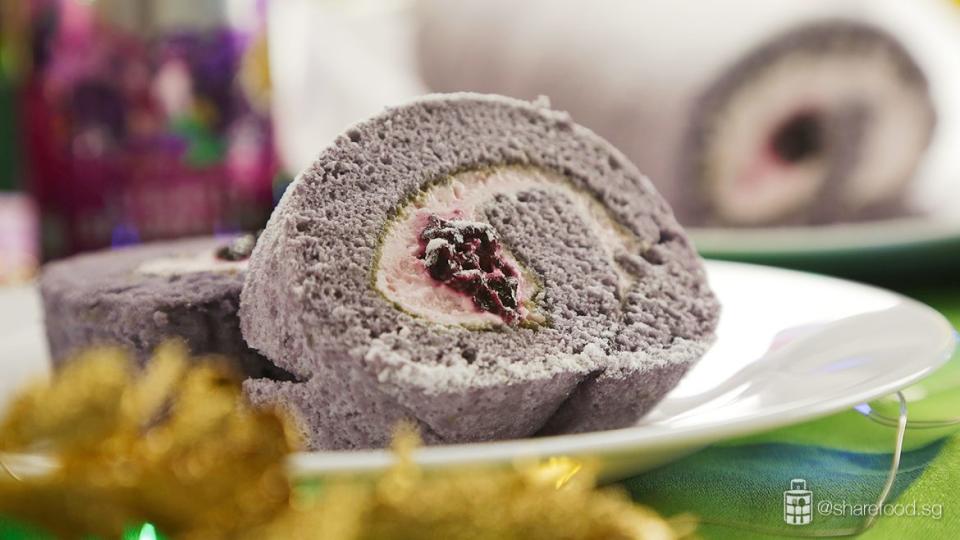 Blackcurrant-Swiss-roll-Ribena-HariRaya