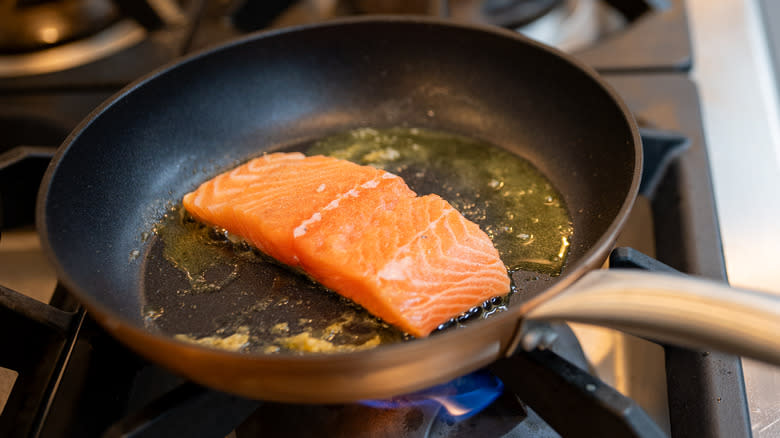 Cooking salmon on stovetop