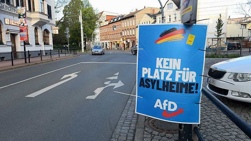 Affiche de l'AfD en Thuringe indiquant "Pas de place pour les foyers d'asile" en allemand