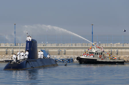 FILE PHOTO: An Israeli navy tugboat greets a submarine as it arrives in Haifa port, Israel January 12, 2016. REUTERS/Baz Ratner/File Photo