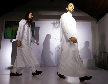 Models present bulletproof clothing by the Miguel Caballero Factory at the Chico Museum in Bogota, Colombia, June 24, 2016. REUTERS/John Vizcaino