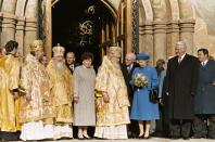 <p>Queen Elizabeth met Patriarch Alexius II and mayor of Moscow Yury Luzhkov; they are pictured here outside Saint Basil's Cathedral.</p>