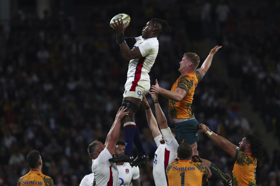 England's Maro Itoje, left, grabs the line out ball ahead of Australia's Matt Philip during their rugby union match in Brisbane, Australia, Saturday, July 9, 2022. (AP Photo/Tertius Pickard)