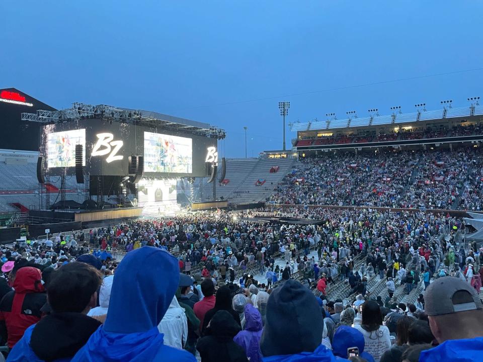 fans pack morgan wallens concert despite rain