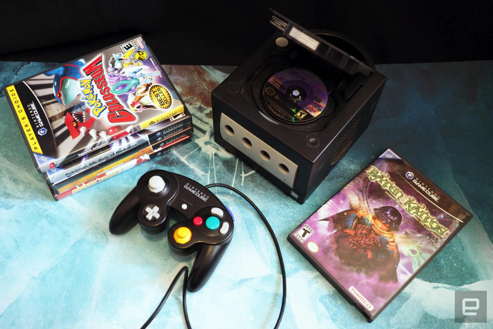 <p>Nintendo GameCube, black version with controller and games</p>
