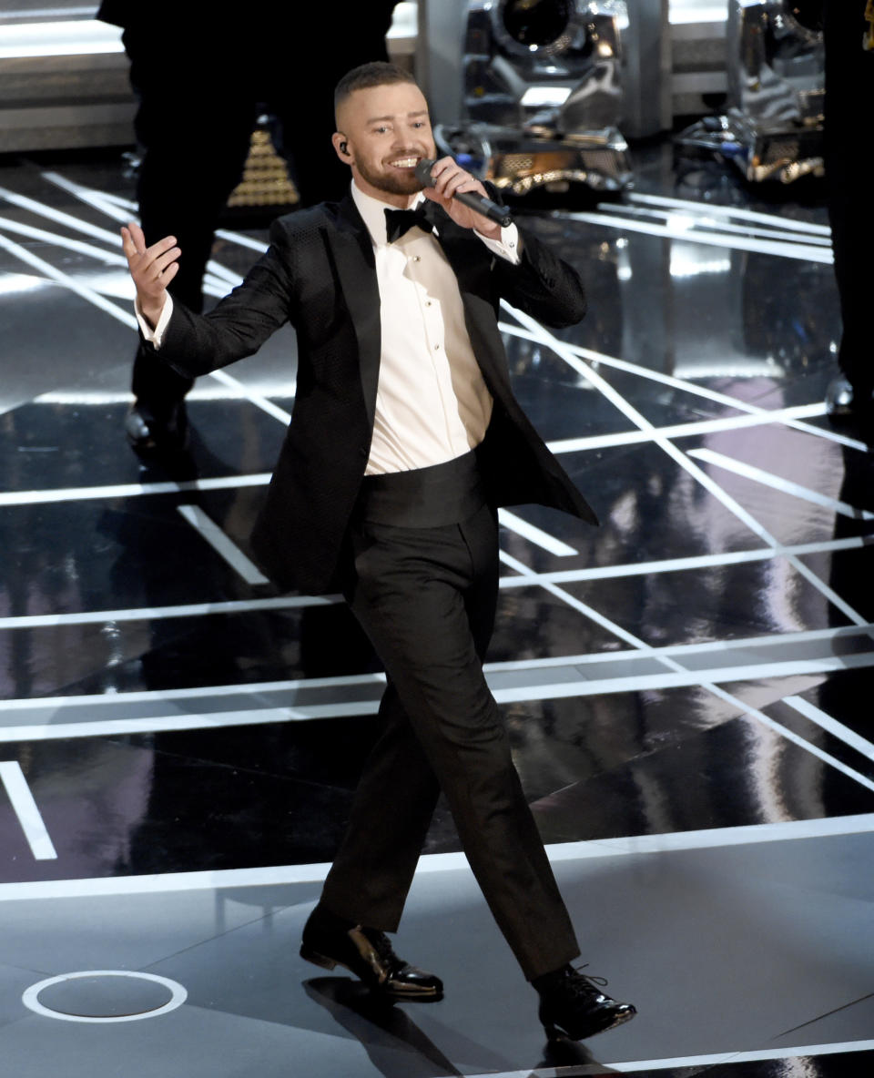 ARCHIVO - Justin Timberlake interpreta la nominada a mejor canción original "Can't Stop the Feeling" de la película animada "Trolls" en los Oscar en Los Angeles el 26 de febrero de 2017. (Foto Chris Pizzello/Invision/AP, archivo)