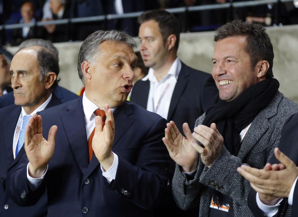 Lothar Matthäus hat keine Berührungsängste mit Ungarns autokratischem Premier Viktor Orbán (Bild: Reuters)